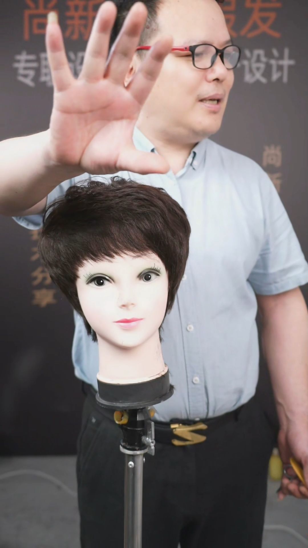 蓬松自然不跑偏，没人看出是假发